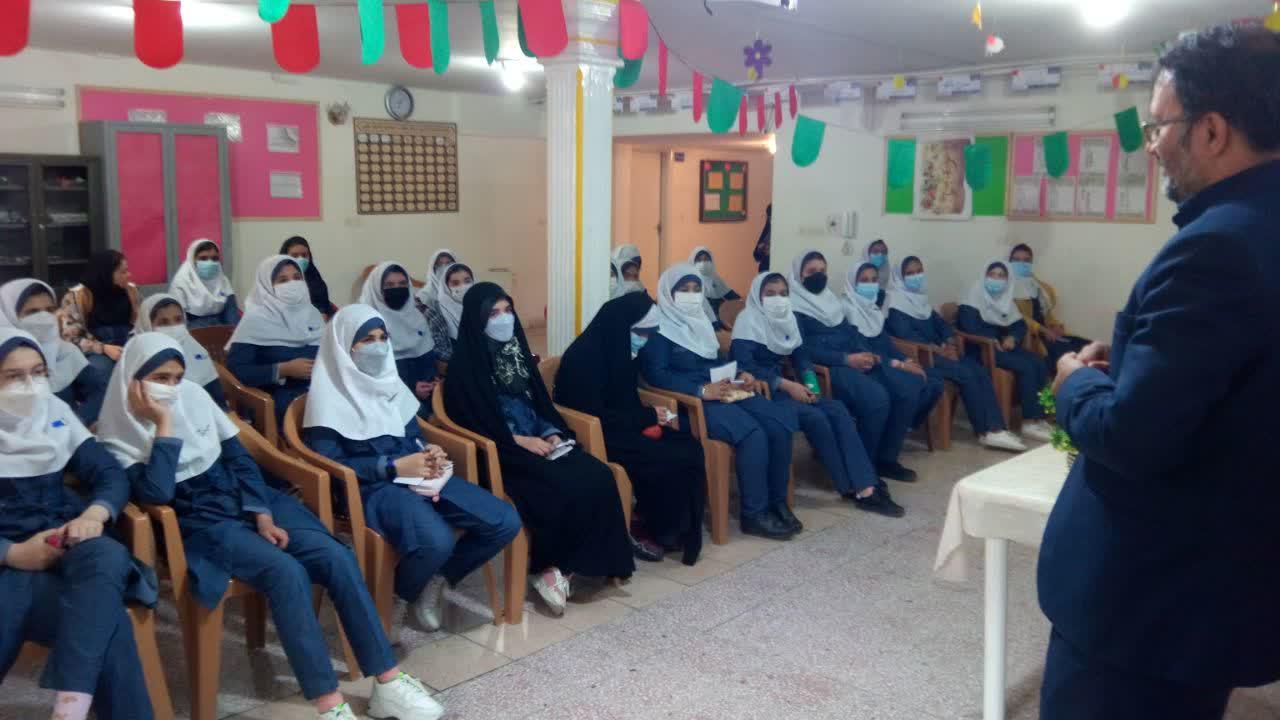 نشست های بصیرتی  آسیبهای فرهنگی متاثر از رسانه های کره ای